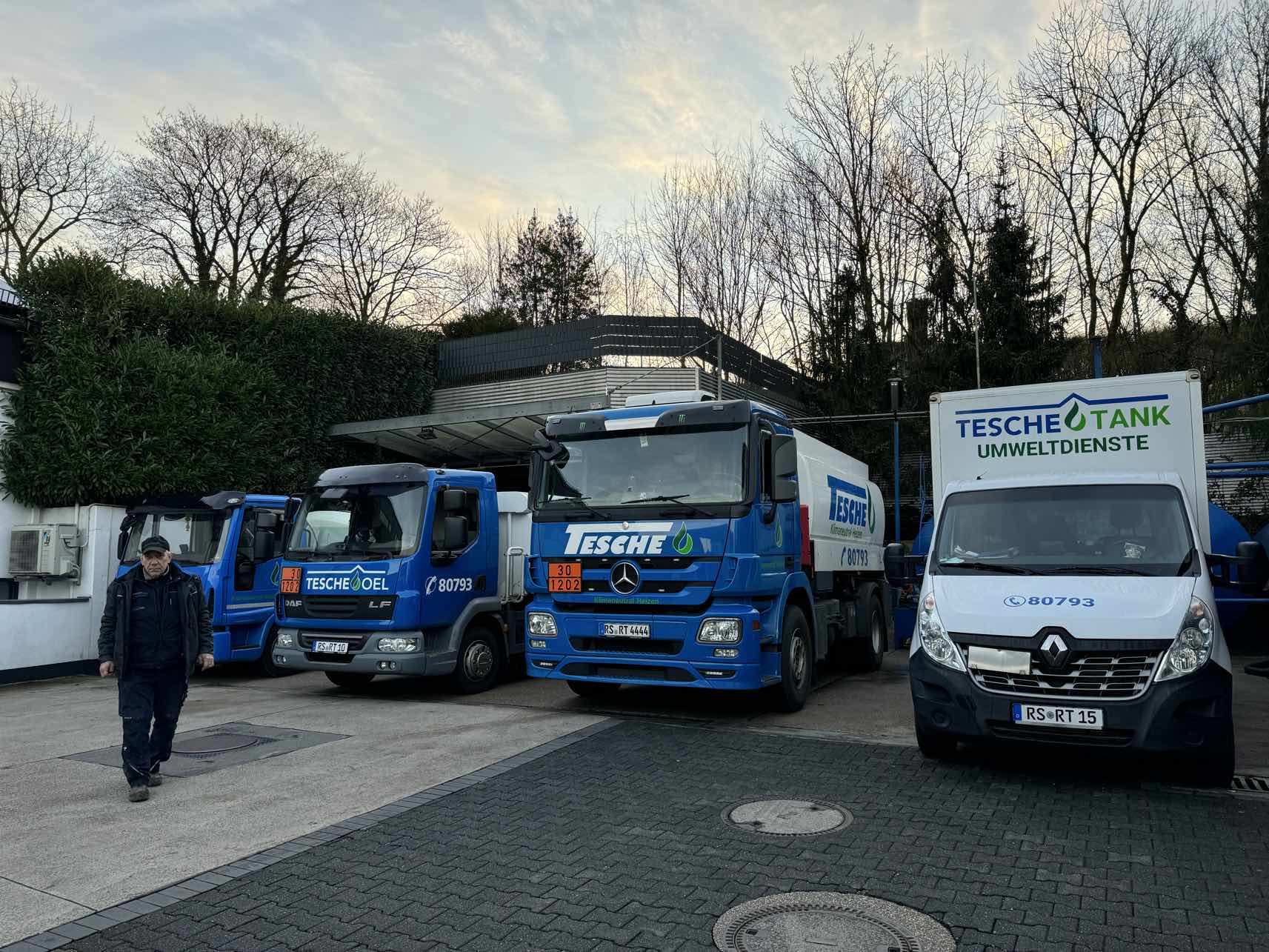 Tesche Fuhrpark mit Heizöl-Tankwagen und Tankschutz-Servicefahrzeug